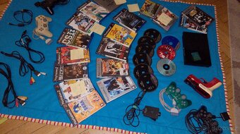 PlayStation 2 slim + příslušenství + hry - 4