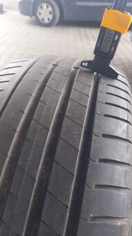 Prodám 2 x letní pneu Pirelli 235/45/18 - 4