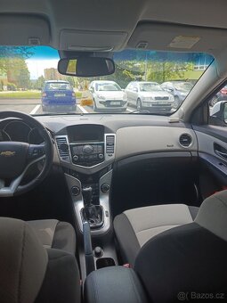 Chevrolet Cruze 1.8 104 kW rok 2011 2 majitel - 4