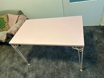 Růžový pracovní stůl IKEA - 4