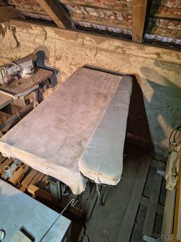 Průmyslové žehlící prkno KRAPF Bügeltechnik s odsáváním a vy - 4