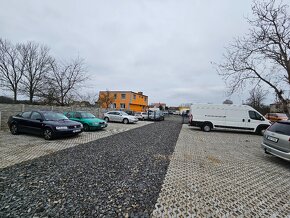 Nabízíme na pronájmem pozemek vhodný na autobazar, parkování - 4