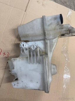 Vw T5 facelift nádobka ostřikovačů - 4