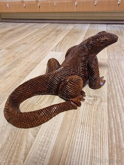 Dřevená socha ještěra - 4