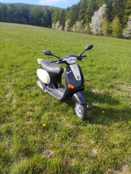 Skútr Piaggio Vespa ET2 - 4