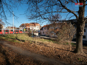 Prodej nestavebního pozemku 513 m², přímo u metra C Kobylisy - 4