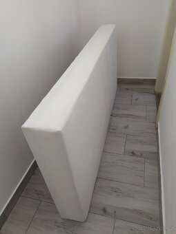 Matrace na dřevěném rámu 200
x 90
- 4