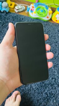 iPhone 11 - 4