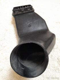 Sací hrdlo chlazení alternátoru BMW e32 - 4