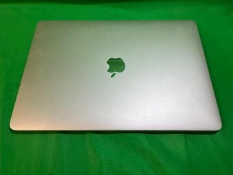 MacBook Pro 13" Retina CZ 2017 Stříbrný - 4