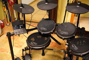 Elektronické bicí Alesis nitro max s přidaným tomem a crahem - 4