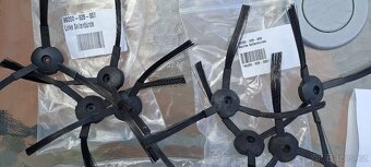 Kartáčky a filtry k robotickému vysavači SSR3000A1 z Lidlu - 4