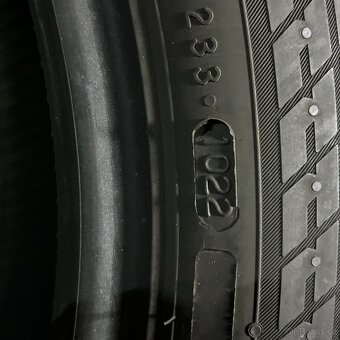 Zimní pneu 215/50 R18 92V Nokian 6mm - 4