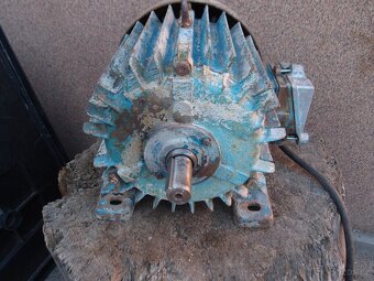 Prodám elektromotor MEZ 5,5kw 960 ot. 380V - 4