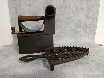 Značená německá velmi stará komínová žehlička (2x svastika) - 4