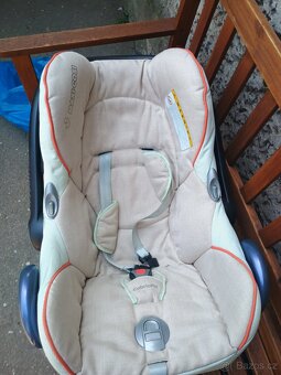 Maxi Cosi Cabrio Fix + adaptéry + fusak - 4