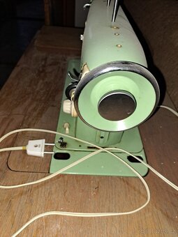 Retro šicí stroj Minerva - 4