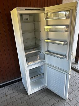 Velká lednička s mrazákem dole Siemens - 4