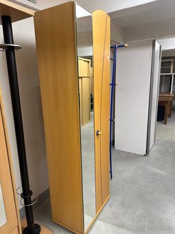 Předsíňová skříň se zrcadlem – skladem - 4