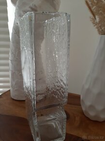 Jedinečná váza z lisovaného skla - Jan Gabrhel - 4