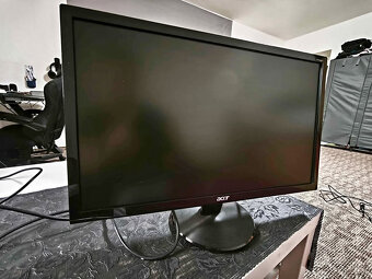 Prodám Monitor zn.Acer je poškrabaná obrazovka pri puštění t - 4