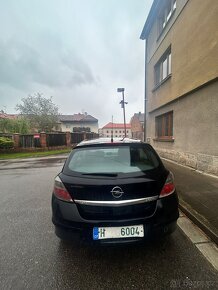 Opel Astra 1,7 CDTI rok 2008 - 4