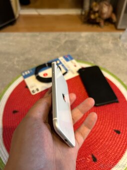 Prodám iPhone SE2020 64gb (100% kondice baterie) - 4
