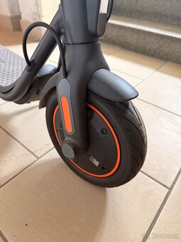 Ninebot by Segway - F40E - téměř nová elektrokoloběžka - 4