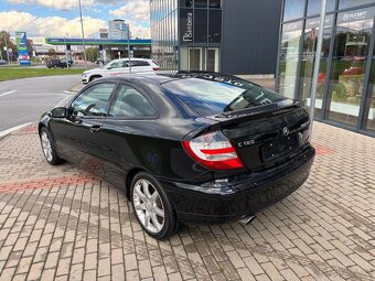 Mercedes-Benz Třídy C 180i Kompresor kupé - 4