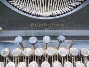 STARÝ PSACÍ STROJ REMINGTON 12 - 4