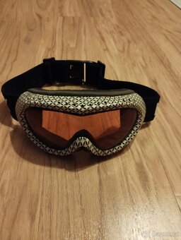 Lyžařská přilba + brýle - 4