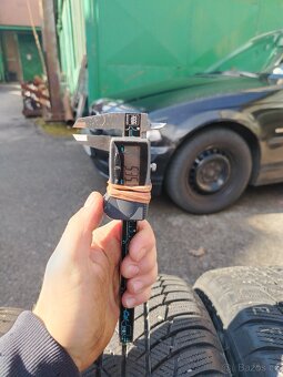 225/55R17 - 4