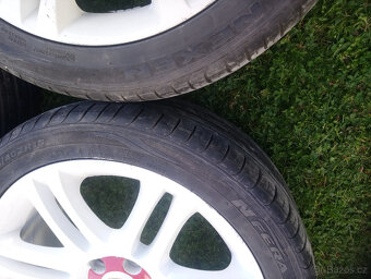5ks - Alu BÍLÁ kola orig. Škoda R18 + pneu 235/40 R18 - 4