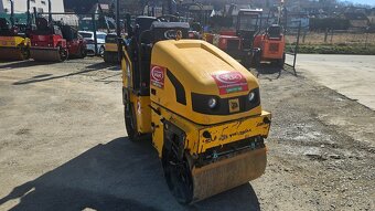 Prodám vibrační válec JCB 2t - 4