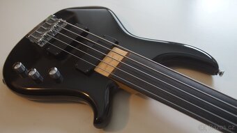 Palmer B-05 Fretless Bass Guitar - 4
