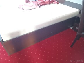 Dřevěné postele i s lékařskou matrací - 4