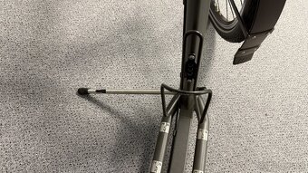 Kostka kolobka Tour Max G6 satin grey, nová a vybavená. - 4