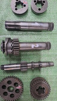Čz 125 b, t díly motoru - 4