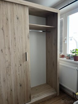 Šatní skříň se zrcadlem - 4