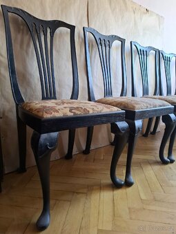 Starožitný stůl a 6 židlí - 4