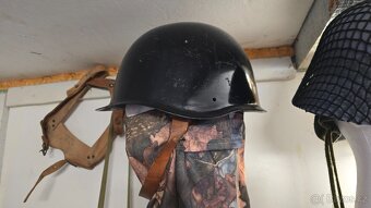 vojenské přilby - 4