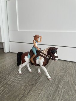 Schleich - Hanah a jezdecká sada na western - 4
