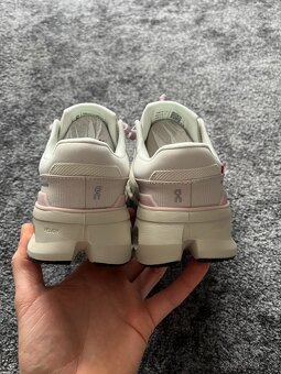 on Running model Cloudrunner 2 vel 38,5 - 4