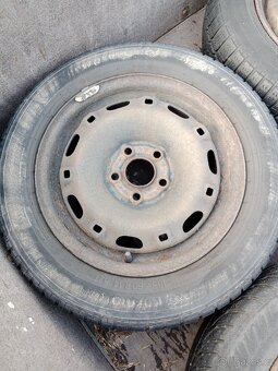 Zimní pneu i s diskem 185/60 R14 Fabia I - 4
