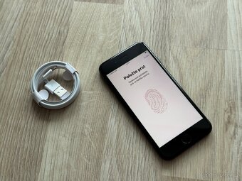 Apple iPhone SE 2. Generace 64Gb - Black - 4