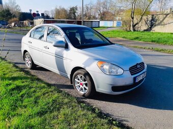 Hyundai Accent - 4