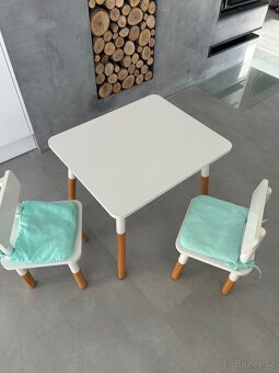 Stoleček se dvěmi židličkami - 4