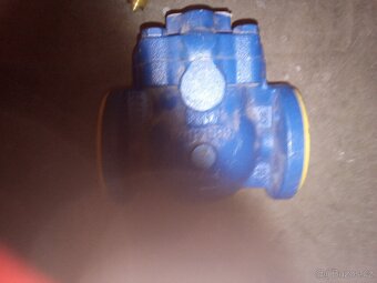 Prodám ventily2 krát ,1 redukce,budiky - 4