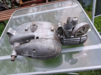 Motor Jawa 50 typ 555 nebo 550 - 4