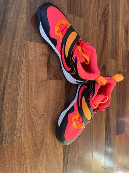 Tenisky Nike Team Hustle vel. EU 34 - 4